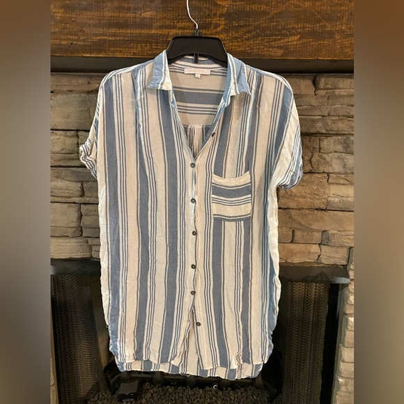 Oliviaceous striped‎ button front blouse - Picture 1 of 3